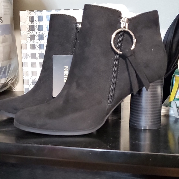 Black booties - Picture 2 of 4